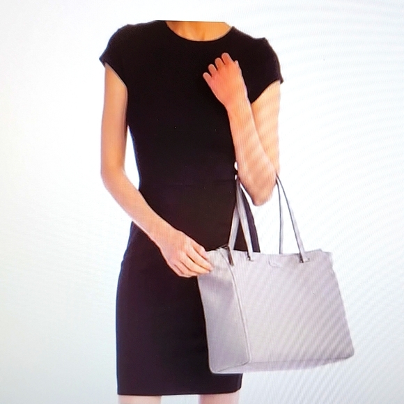 Kate Spade Tote Bag w/Free Kate Spade Earrings - Picture 2 of 16